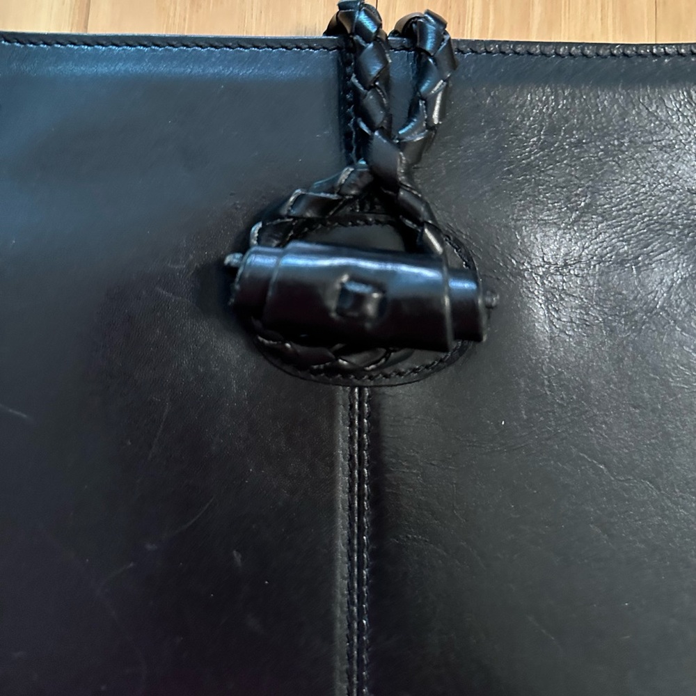 Eric Javits luxury high-end brand black leather handbag with attention to detail - Picture 5 of 10